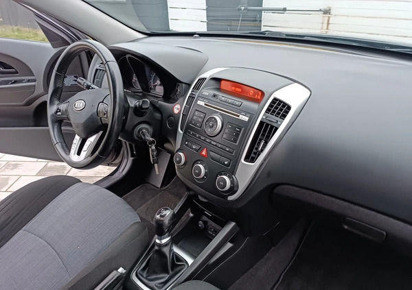 Kia Ceed cena 18900 przebieg: 198000, rok produkcji 2011 z Białobrzegi małe 172